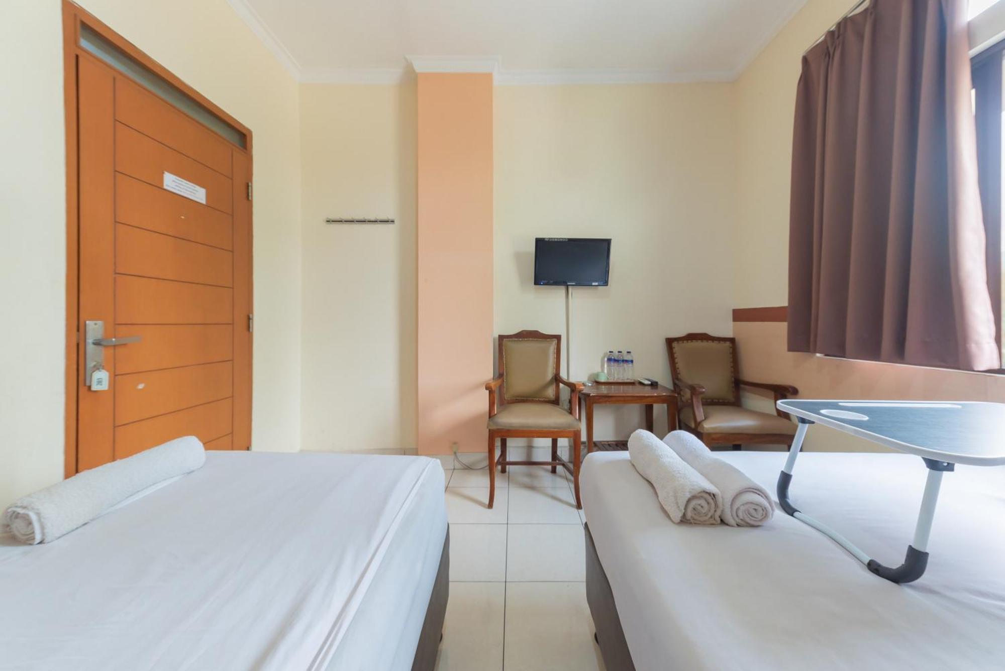 Urbanview Hotel Sakura Bandung Exterior photo