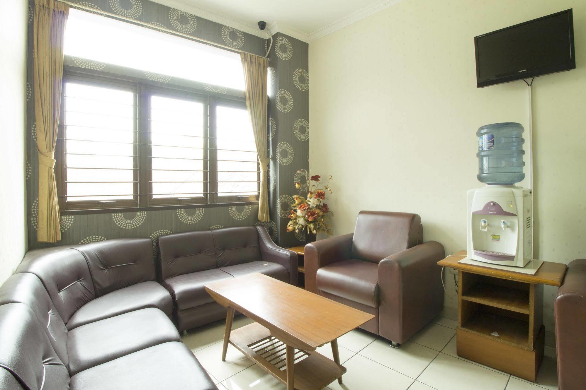 Urbanview Hotel Sakura Bandung Exterior photo